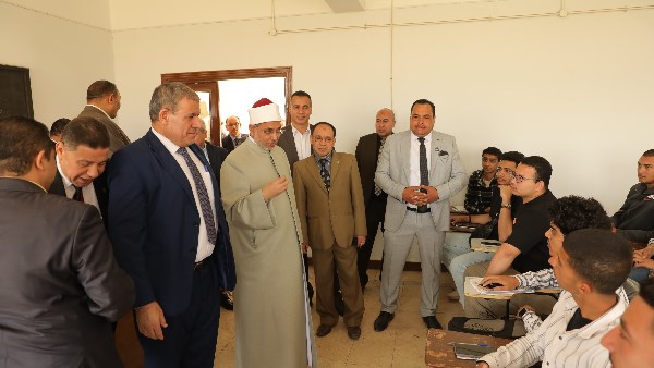 رئيس جامعة الأزهر يتفقد الاختبارات الشفهية في كلية اللغة العربية بالمنوفية
