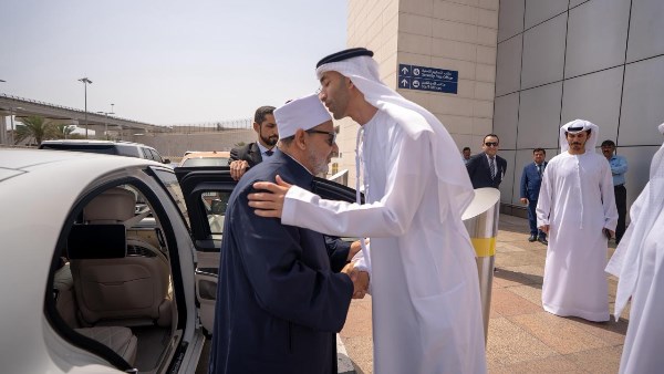 مسئولو الإمارات في وداع شيخ الأزهر 