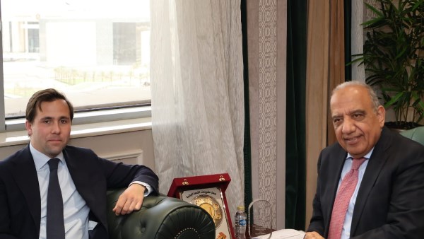 وزير الكهرباء خلال اللقاء