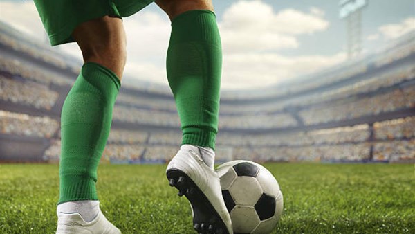 لاعب كرة شهير