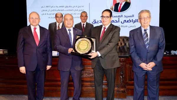 تكريم رئيس هيئة النيابة الإدارية
