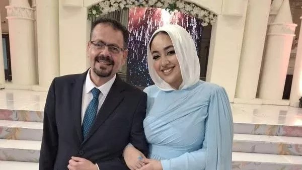 طالبة طب أسنان جامعة القاهرة
