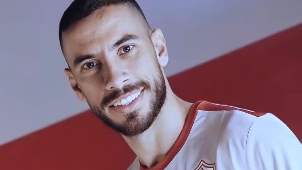ناصر ماهر يؤازر لاعبي الزمالك من إستاد القاهرة أمام بيراميدز