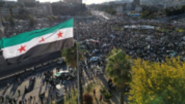 سوريا .. هجوم مسلح على مقر لوزارة الدفاع في دير الزور