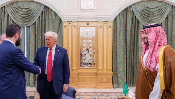 بدأ العمل نحو سوريا العظيمة.. أول تعليق من خارجية دمشق على لقاء الشرع وترامب