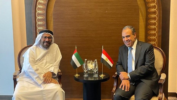 وزير الخارجية يعقد لقاءً مع وزير الدولة الإماراتي