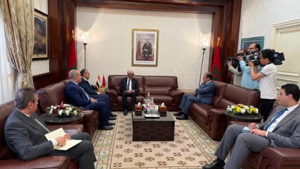 وزير الخارجية والهجرة المصري يلتقي رئيس مجلس النواب المغربي في الرباط لتعزيز العلاقات الثنائية