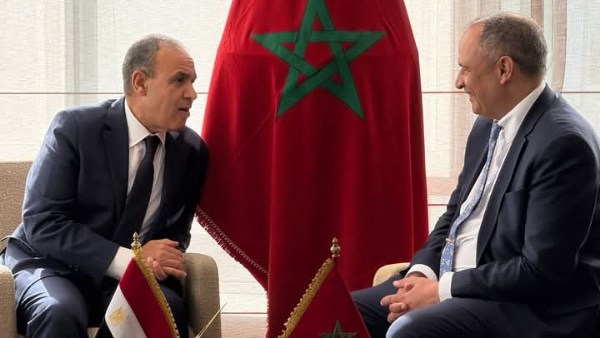 لقاء وزير الخارجية والهجرة مع وزير الصناعة والتجارة المغربي في الرباط