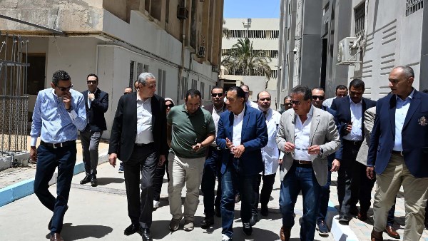 مدبولي: الحكومة تبذل قصارى جهدها لتوفير كل الإمكانات اللازمة لتطوير المُنشآت الطبية القائمة