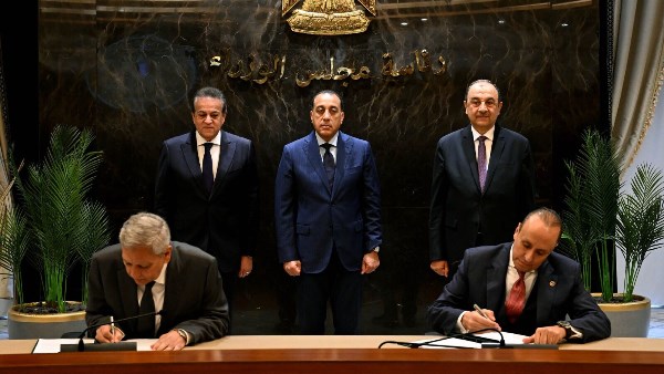 رئيس الوزراء يشهد توقيع شراكة مصرية أمريكية لتصنيع وتصدير أدوية ومكملات غذائية
