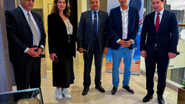 محافظ جنوب سيناء خلال لقاءه مستثمرين بدبي