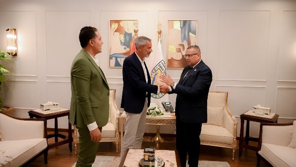 لقاء المحافظ مع المستثمر الايطالي 
