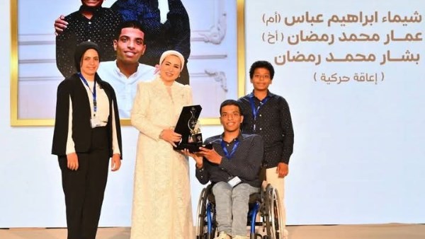 تكريم بشار من قرينة الرئيس عبد الفتاح السيسي 