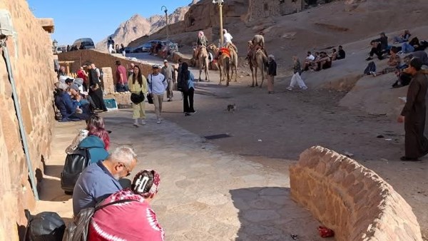 اقبال السياح علي زيارة دير سانت كاترين 
