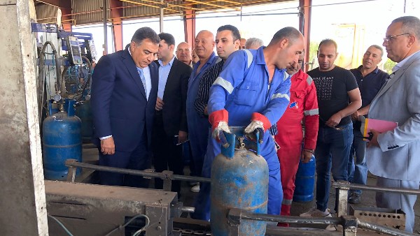 محافظ الدقهلية يتفقد محطة غاز بسنديلة ويكلف وكيل التموين بتحرير محضر تلاعب