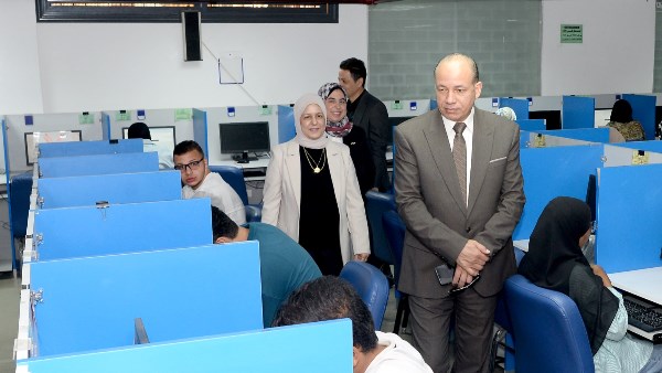 رئيس جامعة المنصورة يتفقد سير الامتحانات بعدد من كليات الجامعة