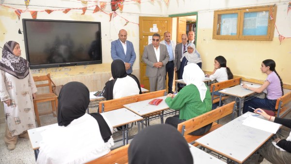 محافظ الدقهلية يتفقد لجان امتحانات نهاية العام لطلاب الشهادة الإعدادية