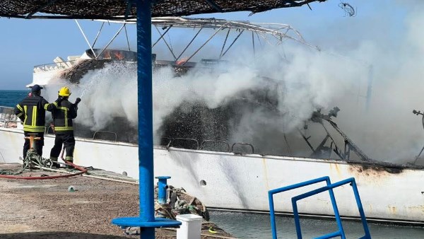 السيطرة على حريق بمركب سياحي داخل مارينا في منطقة الدهار شمال الغردقة