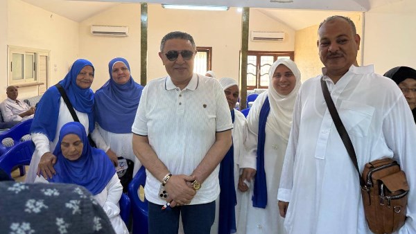 بالأجواء المفعمة بالروحانية والفرحة الغامرة.. محافظ البحر الأحمر يودّع حجاج بيت الله