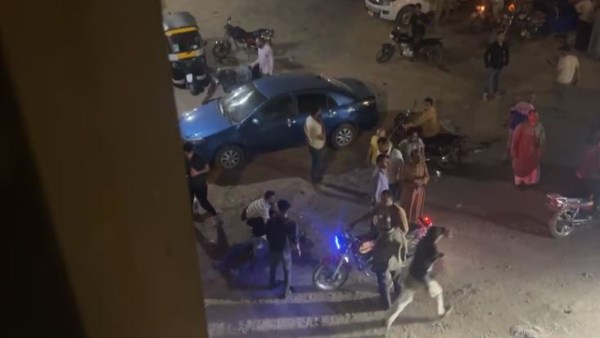 السائق طار من على الدائري.. تريلا تطيح بـ 7 سيارات في السلام| صور