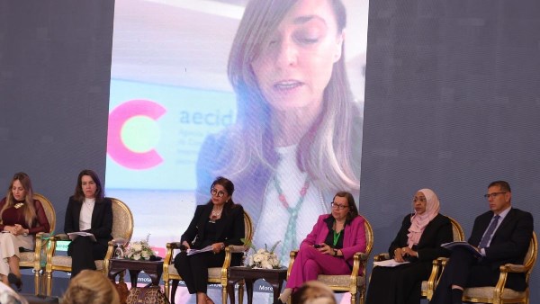 الطاوله المستديرة حول" التواصل والتمكين والحماية للنساء والفتيات من العنف