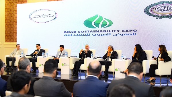 تحفيز الاستثمارات الخضراء بالتعاون بين القطاعين العام والخاص
