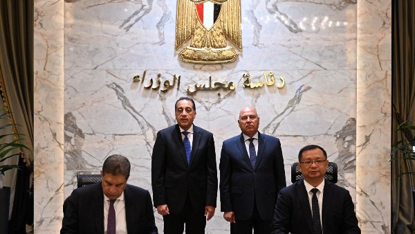 مدبولي يشهد توقيع اتفاقية لتجميع طرازات جيتور