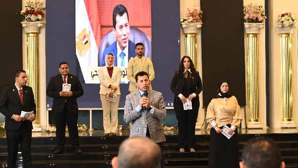 وزير الشباب يشهد اتحاد شباب العمال بعيد العمال