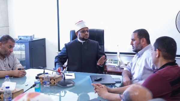 أمين البحوث الإسلامية يجتمع مع إدارة البحوث ويشدِّد على الالتزام بمرجعية الأزهر وابتكار أساليب تواكب المتغيرات المعاصرة