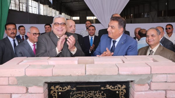 لحظة وضع حجر الأساس 