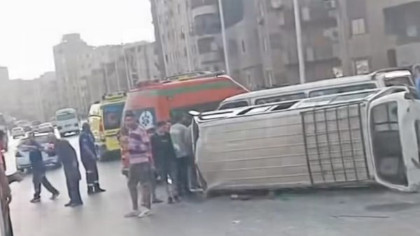 بدء التحقيق في انقلاب 3 سيارات أعلى الطريق الدائري ببشتيل