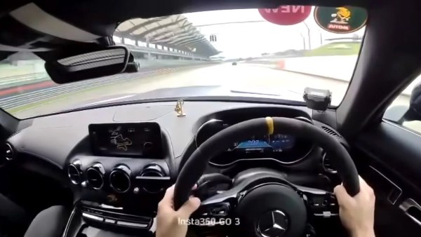 عطل مفاجئ في سيارة مرسيدس AMG GT الخارقة يصدم محبيها