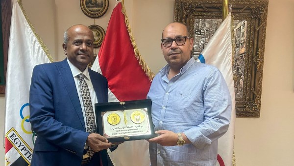ياسر إدريس يستقبل خالد الخليفي ويهنئه برئاسة الاتحاد العربي للرياضات المائية