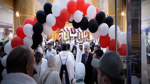 توافد حجاج بعثة القرعة من المدينة المنورة إلى مكة المكرمة.. صور