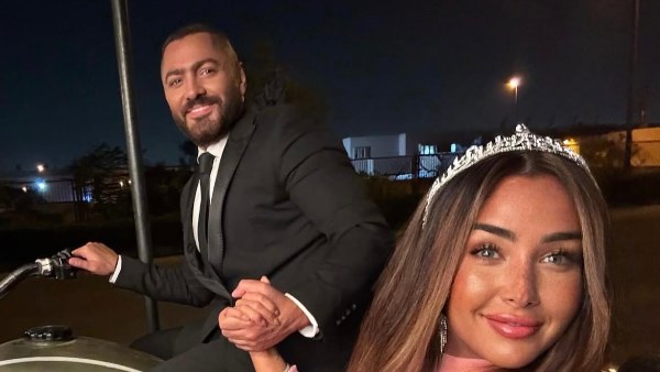 أشرس قصة حب..هنا الزاهد تشارك جمهورها صور رومانسية برفقه تامر حسني