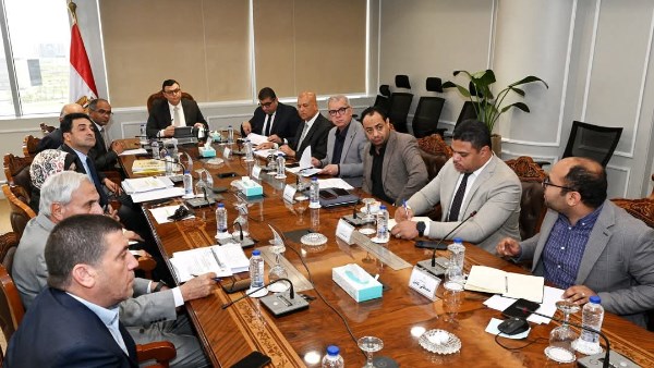 وزير الإسكان يتابع موقف تنفيذ المرحلة الثانية لمحطة تنقية مياه الشرب بـ 6 أكتوبر