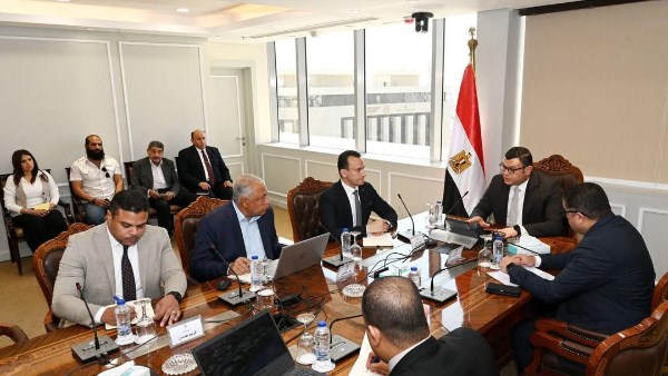 خلال الاجتماع
