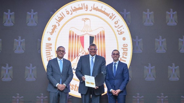 خلال تسليم الرخص الذهبية