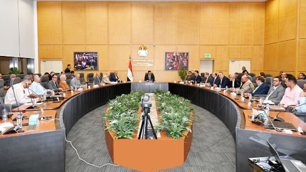 خلال الاجتماع