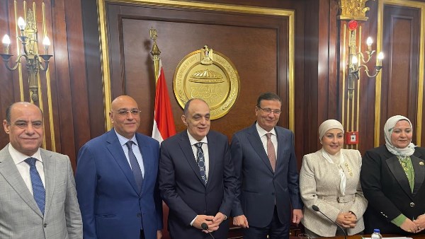 باسل رحمي: التنسيق مع النواب لتفعيل قانون تنمية المشروعات ودعم الشباب والمرأة
