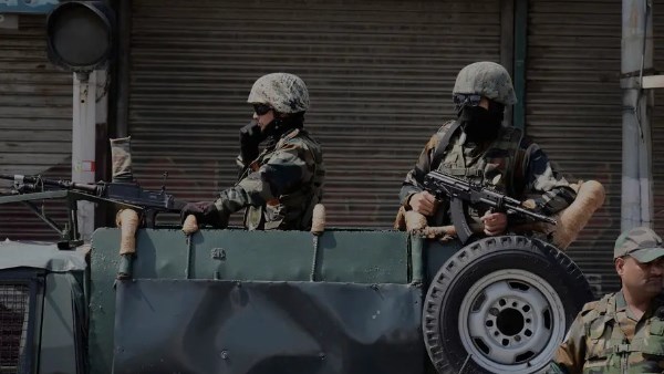 كشمير على صفيح نووي.. تصعيد عسكري بين الهند وباكستان يهدد بانفجار إقليمي