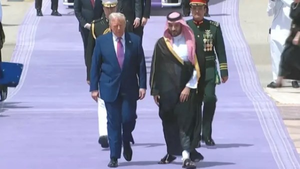 ترامب في الخليج رغم تصاعد التوترات| زيارة مفصلية وفرصة لإعادة صياغة التوازنات الإقليمية.. وخبير يعلق