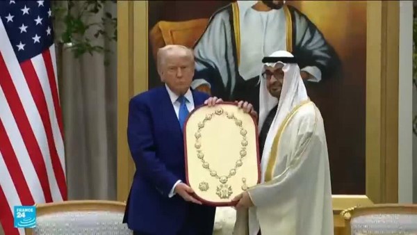 ترامب يتلقي الهدايا من الخليج