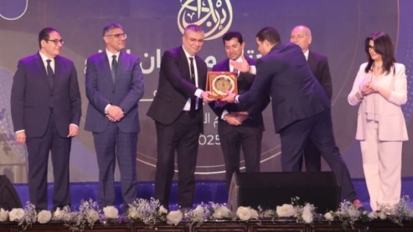 وزير الشباب والرياضة يكرم عمرو الليثي 