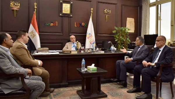 محافظ الأقصر يستقبل أمانة وفد حزب أبناء مصر بالمحافظة