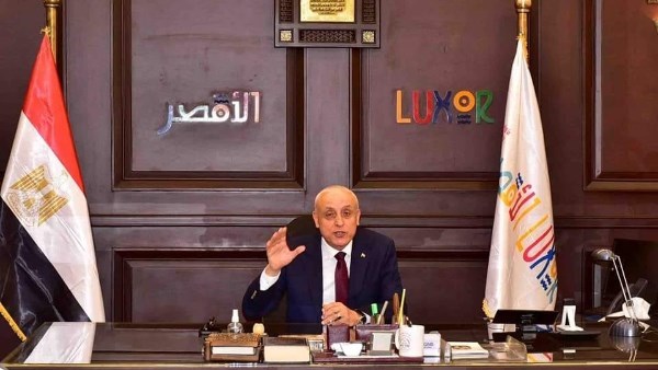 محافظ الأقصر يؤكد ضرورة مواجهة مخالفات البناء وإزالة التعديات على الأراضي الزراعية