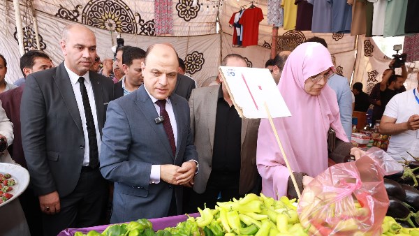 محافظ كفر الشيخ يفتتح سوق "اليوم الواحد" للسلع الغذائية والاستهلاكية بمركز بيلا