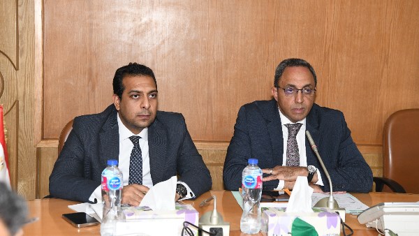 محافظ قنا يبحث الفرص الاستثمارية بقنا ونجع حمادي ويوجّه بسرعة استغلال الأصول غير المستغلة
