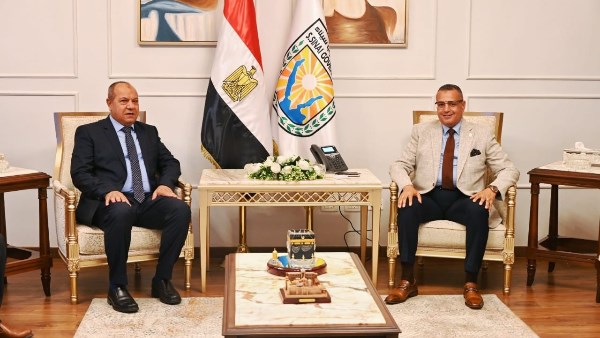 محافظ جنوب سيناء يبحث مع رئيس شركة القناة لتوزيع الكهرباء دعم مشروعات التنمية
