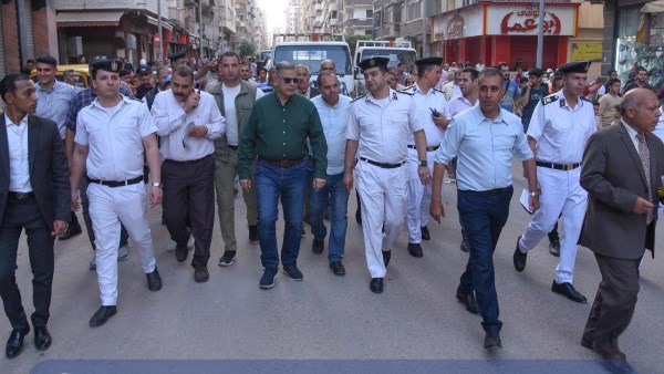 محافظ الإسكندرية يوجه بوضع حلول جذرية للقضاء على الإشغالات وتوفير بدائل للأسواق العشوائية